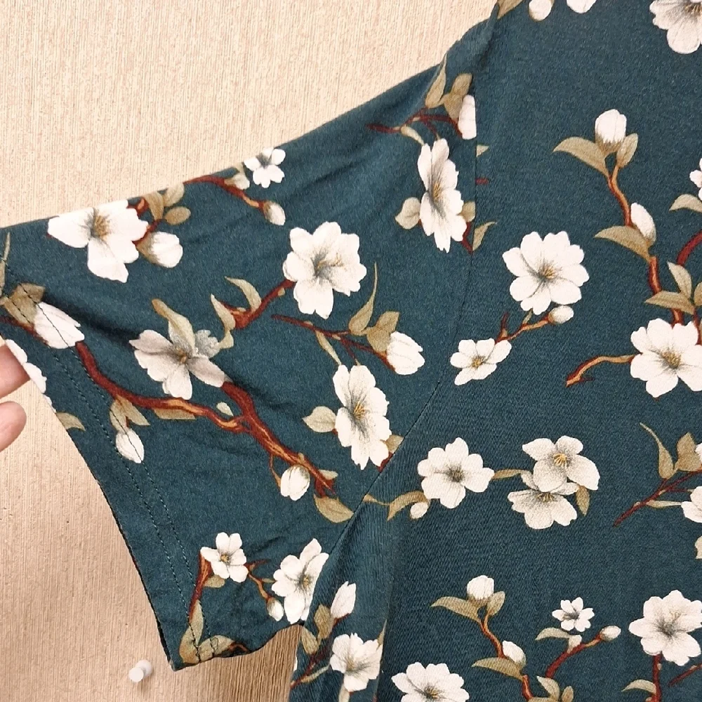 Floral V-Neck Blouse in Green - Picture 4 of 7